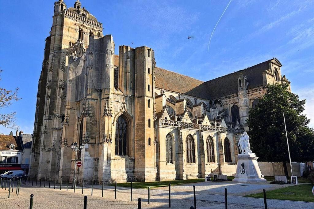 Le Saint-Pierre T2 Cosy En Plein Centre Ville Dreux Exterior foto